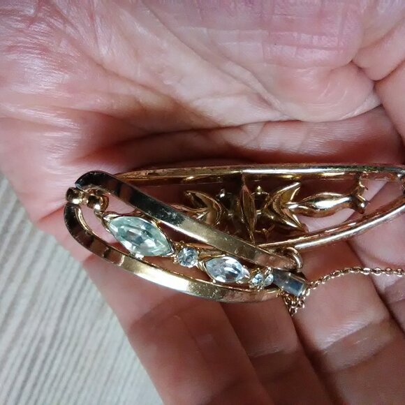 Trifari bracelet - rhinestone & gold tone - pat pend - chain intact - Picture 12 of 16